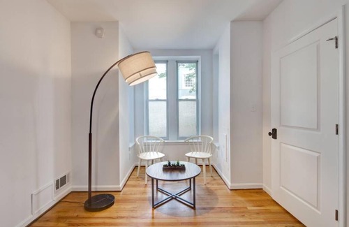 H Street Corridor Apartamento | THEE ART COLLECTOR, NATIONAL MALL, Hst CAPITAL HILL B