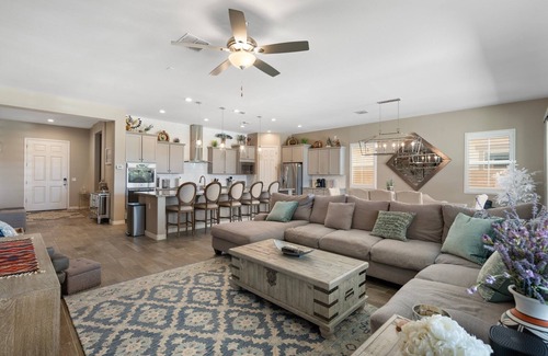 Goodyear Casa | No Fee Heated pool, Spa & gorgeous House🌴☀️