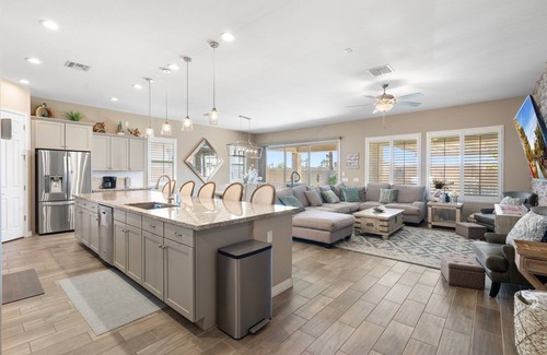 Goodyear Casa | No Fee Heated pool, Spa & gorgeous House🌴☀️