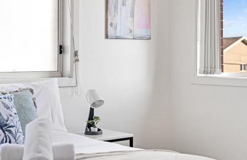 Panania Casa | No Frill Ensuite Double Room in Panania - Near Stations