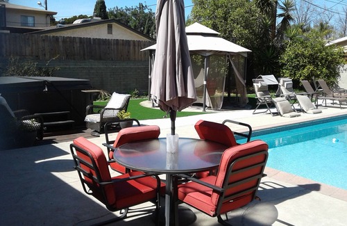 North Hollywood Casa | No Ho Finest! Suite Private bdrm 2ba Pool & Hottub Local Free Uber!