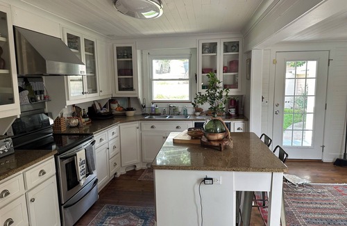 Fortson Casa | Lakefront property with beautiful views, deck, 35 min from Auburn Univ & Stadium