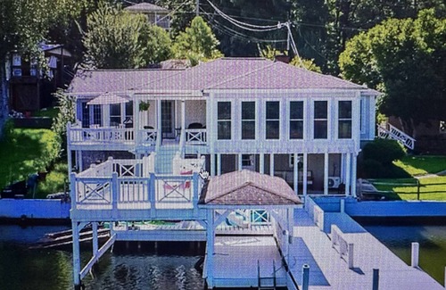 Fortson Casa | Lakefront property with beautiful views, deck, 35 min from Auburn Univ & Stadium