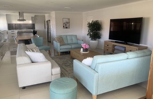 Mermaid Waters Casa | No Longer Taking booking.