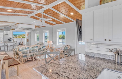 Summerland Key Casa | No Offering a discount from now until July 21!! 3/2 canal front home!