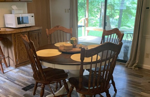 Heber Springs Casa | NO ORDINARY TRAILER! A delightful getaway on The Little Red River with hot tub!