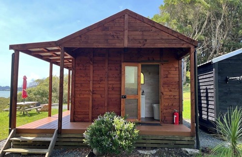 Mangonui Cabina | No other quite like it! Waterfront private cabin stay.