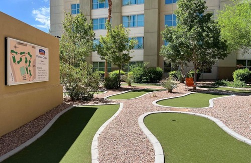 Enterprise Condominio | No Resort Fees. Adjacent casino with restaurants/movie theater/bowling alley.