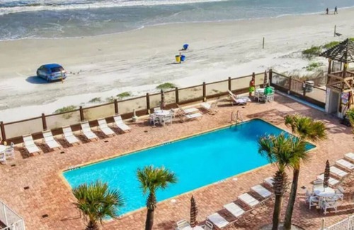 Bridgeport Heights Apartamento | No Shoes? No Shirt? No Problem! Queen studio steps away from Daytona Beach!