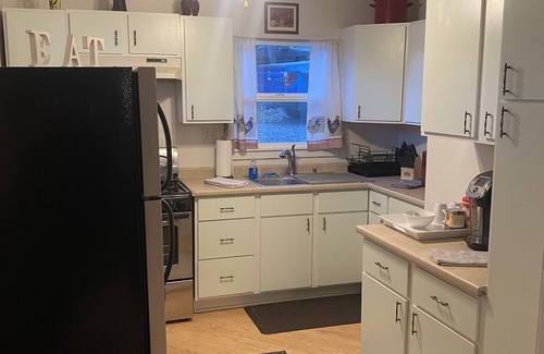 Cedar Glen Cabina | No stairs-Entry level access & plenty of parking!