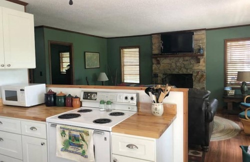 Robbinsville Cabina | No steps and dogs welcomed!