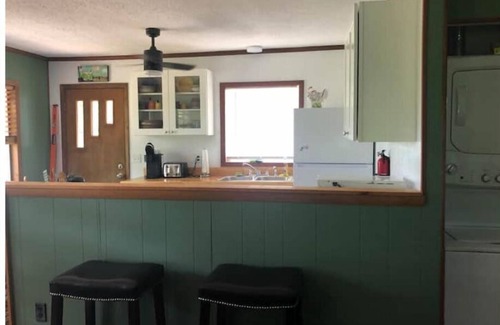 Robbinsville Cabina | No steps and dogs welcomed!
