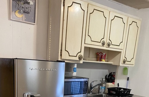 Delair Apartamento | No steps/ Jefferson Torresdale Hospital, Abington, Cooper, Jeans, Holy Redeemer