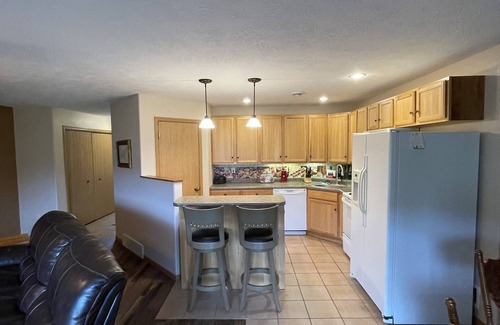 Tea Casa | NO STEPS w/attached garage and screened in patio, NO sales tax with 28 day stay!