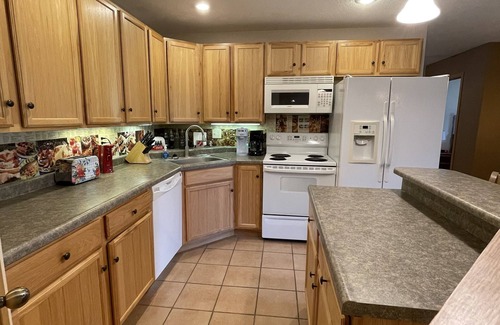 Tea Casa | NO STEPS w/attached garage and screened in patio, NO sales tax with 28 day stay!