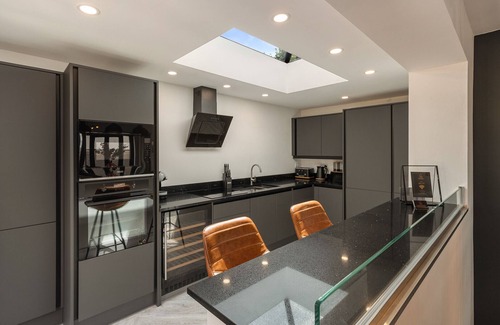 Saundersfoot Casa | No3 Highpoint luxury townhouse, 2en-suite bedrooms onsite indoor swimming pool