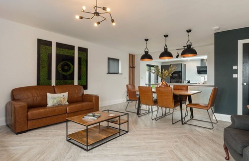 Saundersfoot Casa | No3 Highpoint luxury townhouse, 2en-suite bedrooms onsite indoor swimming pool