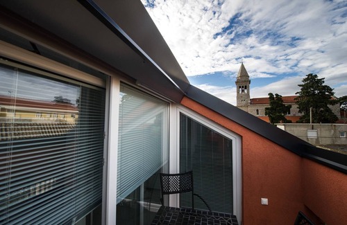 Pakostane Apartamento | No5 Town-view Attic Studio