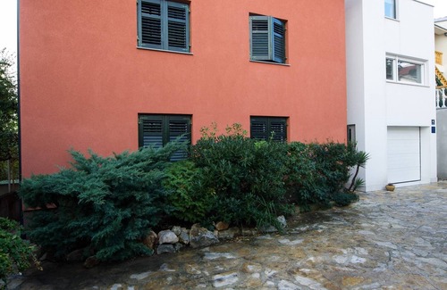 Pakostane Apartamento | No5 Town-view Attic Studio