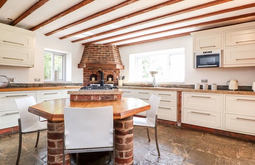 Hambleton Cabaña | NOAH'S BARN, pet friendly, with hot tub in Hambleton, Lancashire