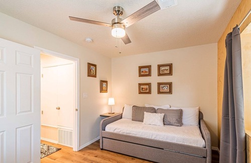 University Heights Casa | Nob Hill Oasis A - 2 bed 1 bath - Gorgeous Apt In Great Location!