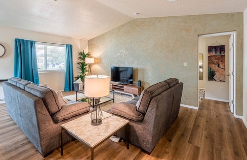 University Heights Casa | Nob Hill Oasis A - 2 bed 1 bath - Gorgeous Apt In Great Location!