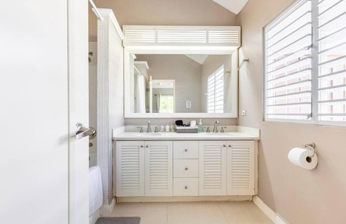 Mammee Bay Estates Casa | Noble House ~Spacious~Close to Beach ~Pool ~ Gym
