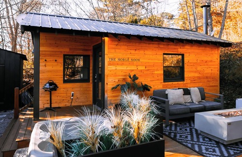 Fairview Casa | Noble Nook with Hot Tub