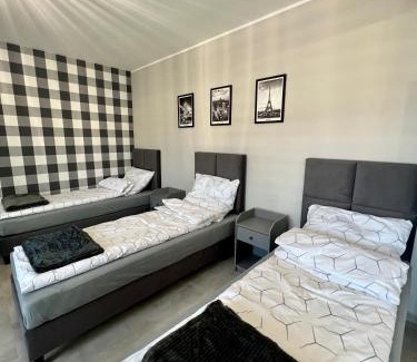 Marki Cama Y Desayuno | -Noclegi Marki-Pokoje z łazienkami-Parking-EV-okolica Warszawy-