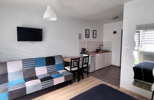 Pobierowo Apartamento | Noclegi u Loni- pokoje studio w zacisznym centrum nad morzem z parkingiem