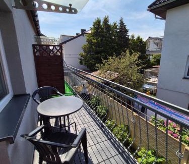 Pobierowo Apartamento | Noclegi u Loni- pokoje studio w zacisznym centrum nad morzem z parkingiem