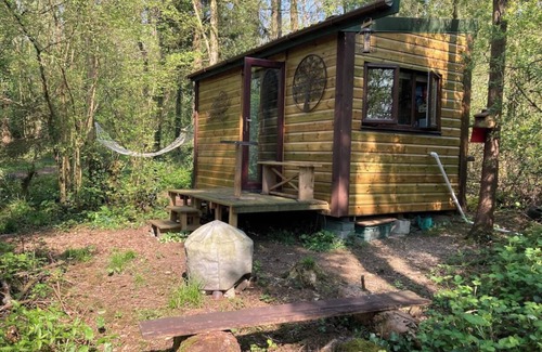 Cowbridge Cabina | Noddfa (refuge/sanctuary) off-grid woodland retreat near ediculture community