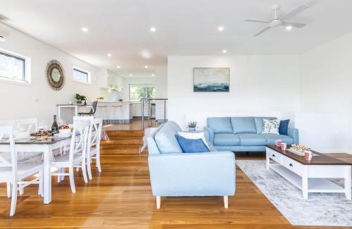 Soldiers Point Casa | Noemis Place 7 Cromarty Road water views and boat parking available in the driveway