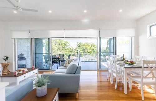 Soldiers Point Casa | Noemis Place 7 Cromarty Road water views and boat parking available in the driveway