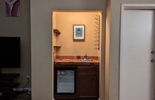 Valley Glen Casa | NoHo & Universal Studios Home 2 BR/2.5 BA