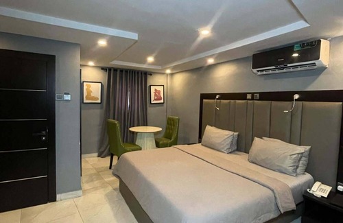 Surulere Hotel | Noir by Fortys