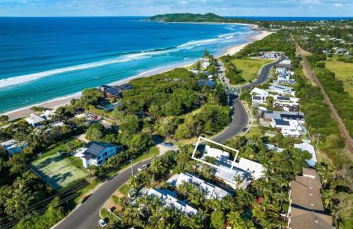 Belongil Casa | Noire at the Beach - Steps from Belongil Beach