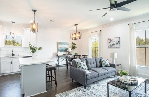 Broadmoor Casa | NOLA Modern Loft 10 min to downtown and French Quarter