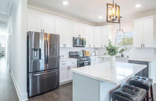 Broadmoor Casa | NOLA Modern Loft 10 min to downtown and French Quarter