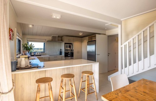 Oneroa Casa | Noll View - Stay Waiheke