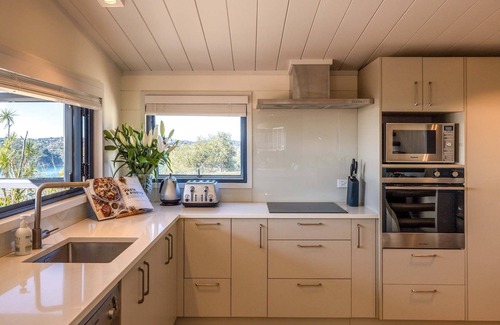 Oneroa Casa | Noll View - Stay Waiheke