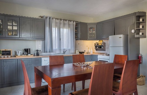 Lixouri Casa | Nomadē - 2BR Bright Maisonette - Garden View - Lixouri, Kefalonia - 4 Guests