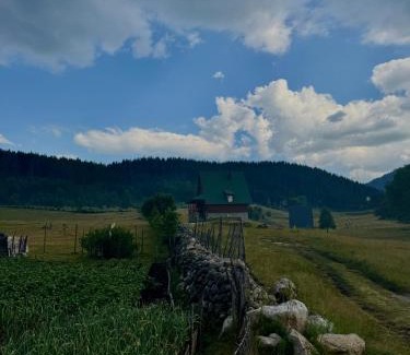 Njegovuđa Casa | Nomad Lodge Zminica