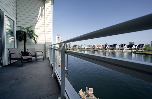 Harderwijk Villa | Nomad Water Lodge