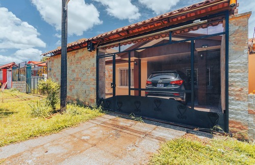 El Tanque Casa | NOMADS IDEAL, COZY VILLAGE IN LA FORTUNA, GATED PARKING