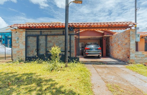 El Tanque Casa | NOMADS IDEAL, COZY VILLAGE IN LA FORTUNA, GATED PARKING