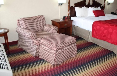 Perry Casa | Non-smoking King 1st Floor Accommodation at FairBridge Inn Express Perry