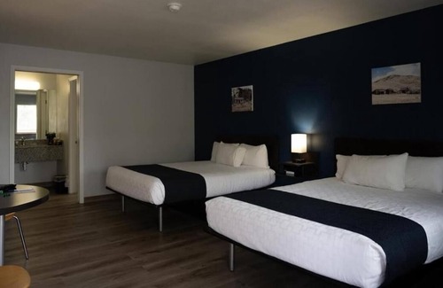 Dillon Casa | Non-Smoking Two Queens at Beaverhead Lodge
