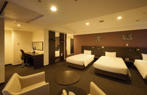 Shijo Hotel | Nonsmoking Deluxe Room corner room Room only / Kyoto Kyōto