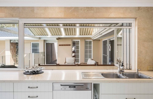 Port Macquarie Casa | Noojee, Stunning waterfront property on the canals